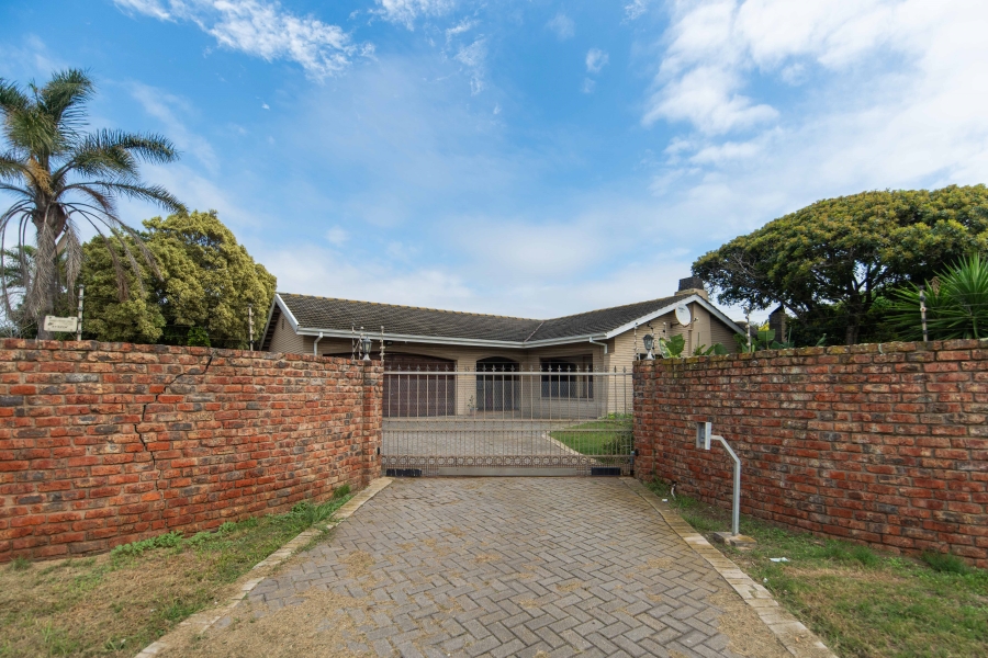 4 Bedroom Property for Sale in Bluewater Bay Eastern Cape